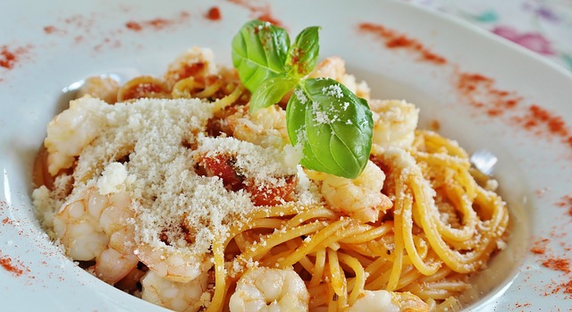 Spaghetti Squash with Tomato Basil Sauce