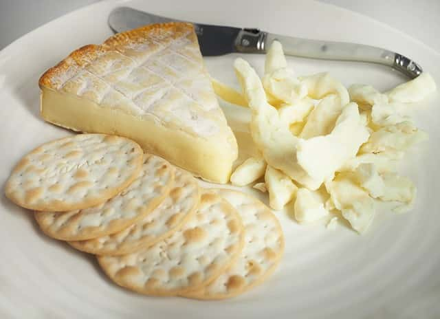 Baked Brie with Cranberry and Pecans