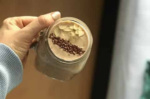 OATMEAL AND ALMOND PROTEIN BREAKFAST SHAKE