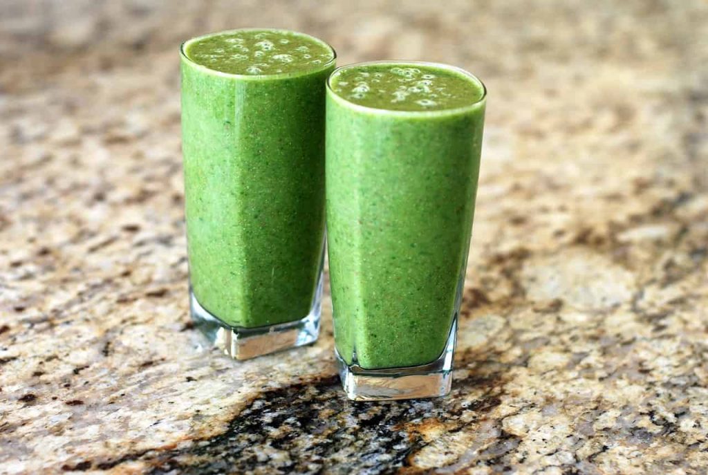 SPINACH AND PINEAPPLE PROTEIN SMOOTHIE