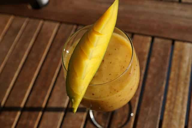 TROPICAL MANGO AND COCONUT SMOOTHIE